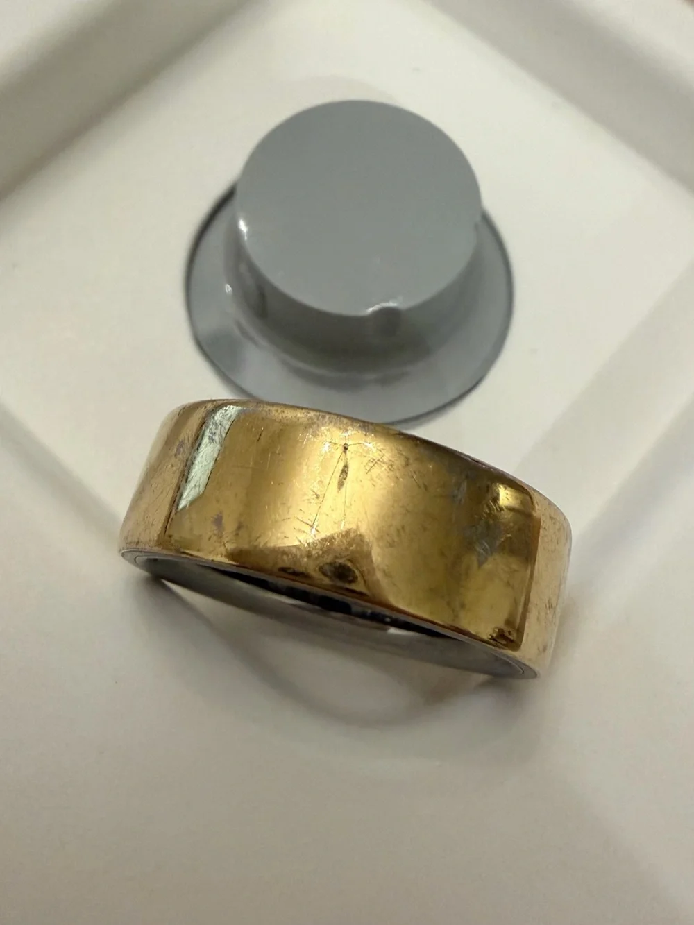 Oura Ring 4 Gold Size 8